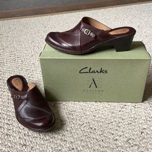 Clarks Artisian Collection slip ons